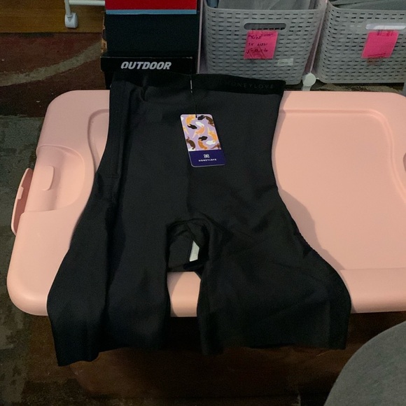 Waist shorts - Picture 1 of 2